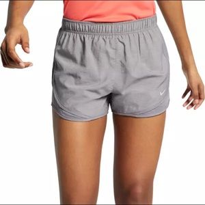 nike women’s tempo dry running shorts